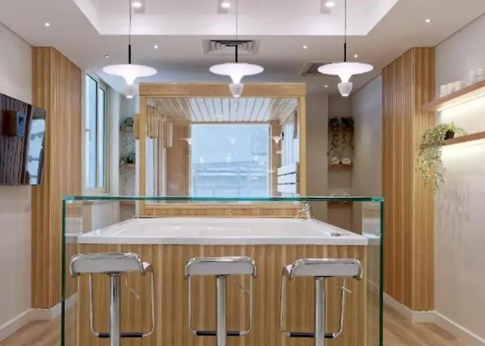 Luxurious 3 Bedrooms With Private Sauna And Jacuzzi